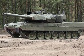Vláda schválila nákup 44 tanků Leopard za 34,25 miliardy korun - Novinky